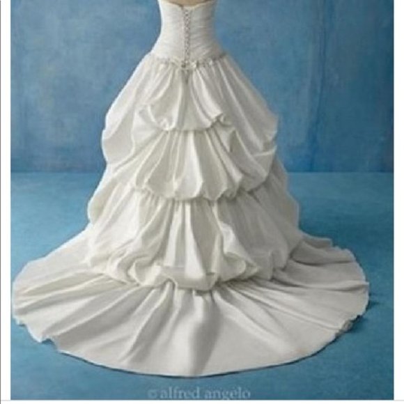 Alfred Angelo Disney Wedding Gown "Tiana" - Picture 2 of 6